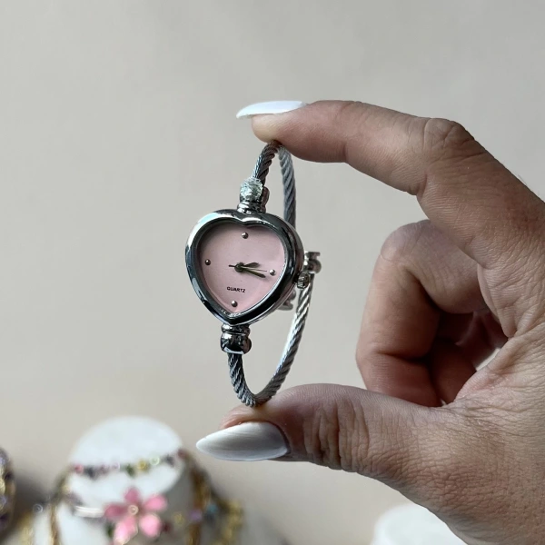 Pembe Kalp Ekran Kelepçe Saat