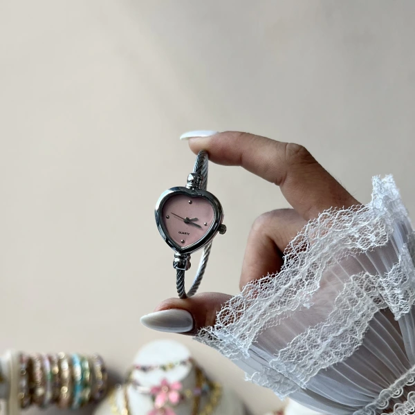 Pembe Kalp Ekran Kelepçe Saat