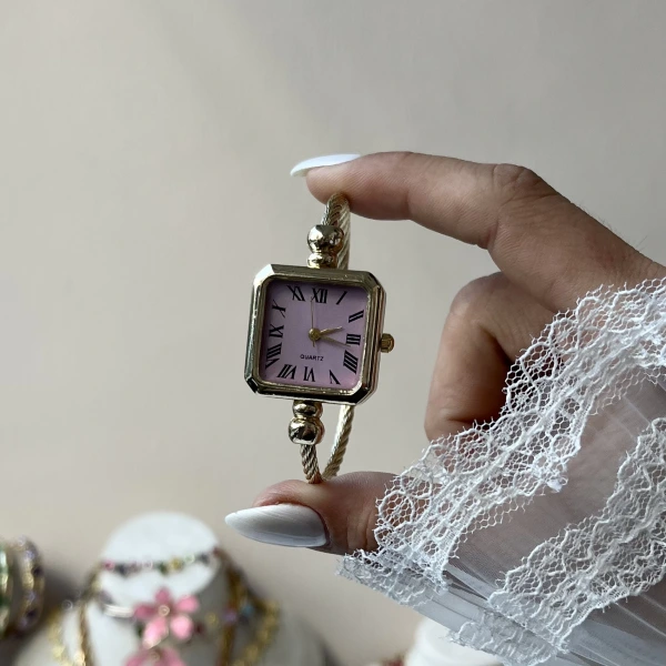 Pembe Kare Ekran Kelepçe Saat