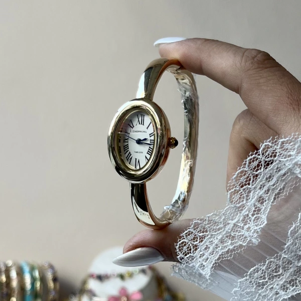 Beyaz Oval Ekran Kelepçe Saat