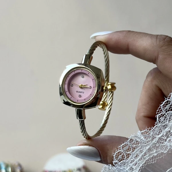 Pembe Kare Ekran Kelepçe Saat