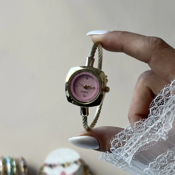 Pembe Kare Ekran Kelepçe Saat