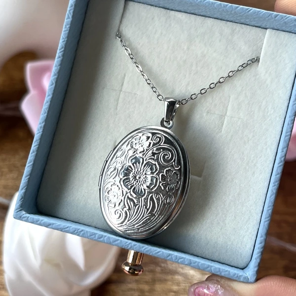 Oval Desenli Çift Fotoğraflı Kolye