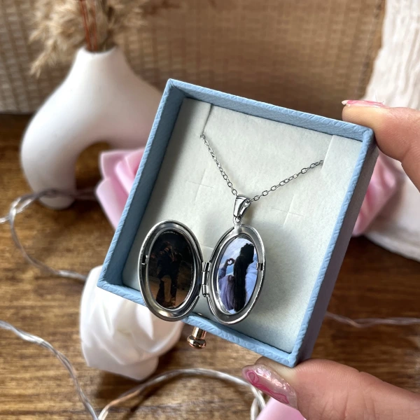 Oval Desenli Çift Fotoğraflı Kolye