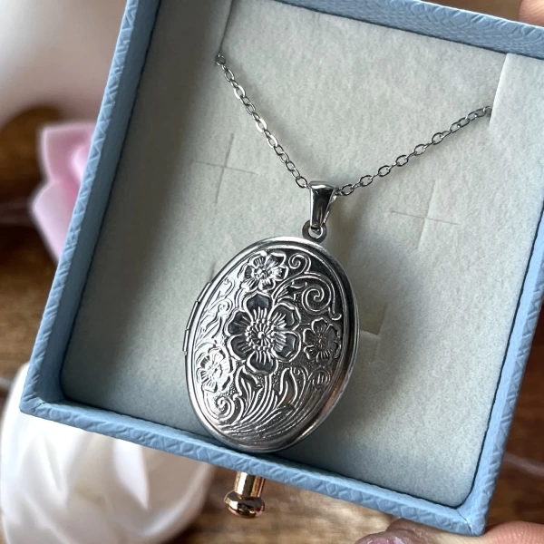Oval Desenli Çift Fotoğraflı Kolye