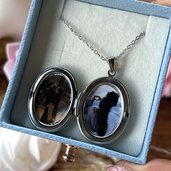 Oval Desenli Çift Fotoğraflı Kolye