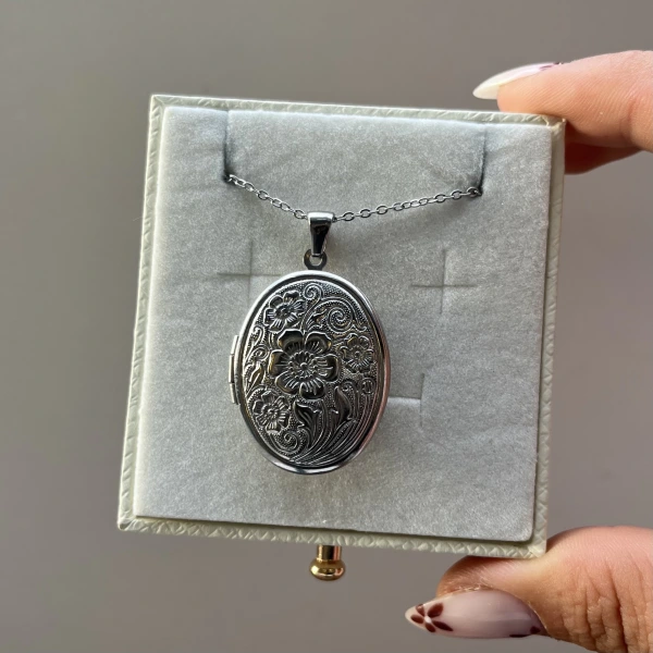 Fotoğraflı ve Yazılı Oval Desenli Kapaklı Kolye (2,3 cm)