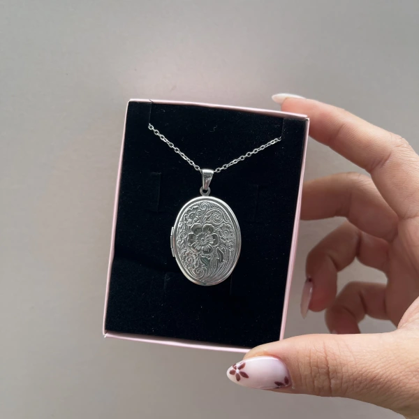 Fotoğraflı ve Yazılı Oval Desenli Kapaklı Kolye (2,3 cm)