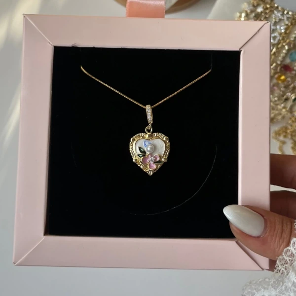 Gilded Secret Heart Kolye