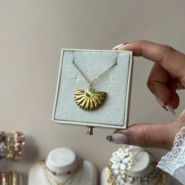 Güneş Yelpazesi Kolye