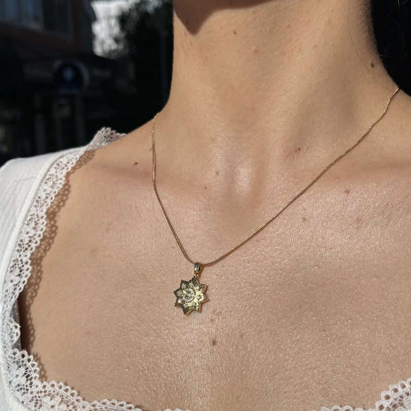 Güneşin Pırıltısı Kolye