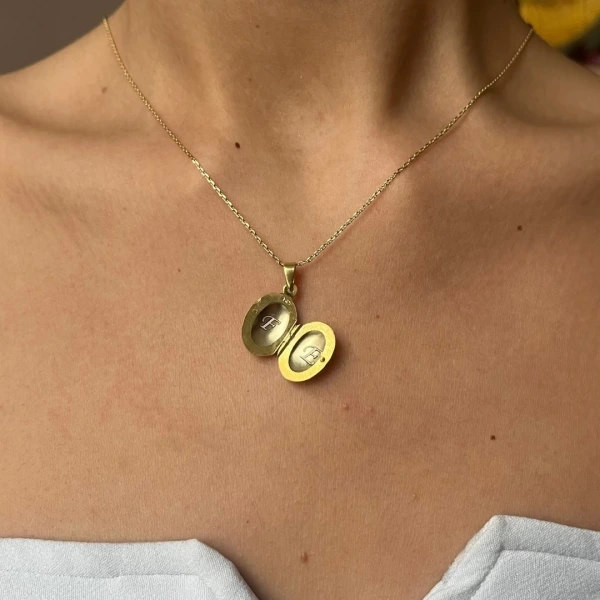 Harfli Oval Desenli Kapaklı Gümüş Kolye