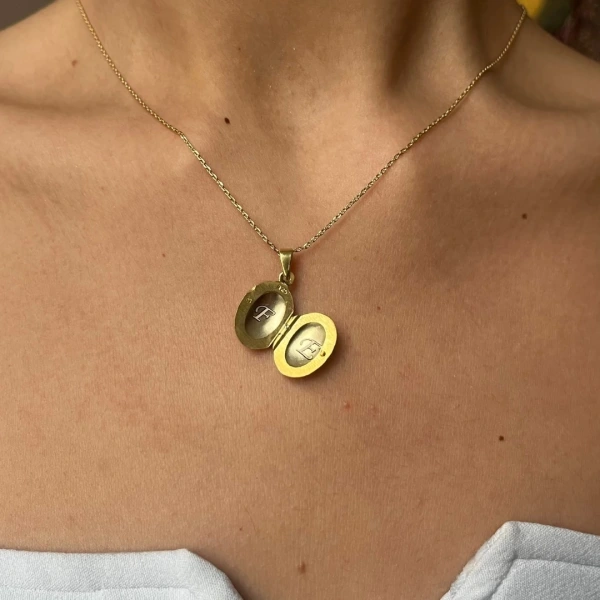 Harfli Oval Desenli Kapaklı Gümüş Kolye