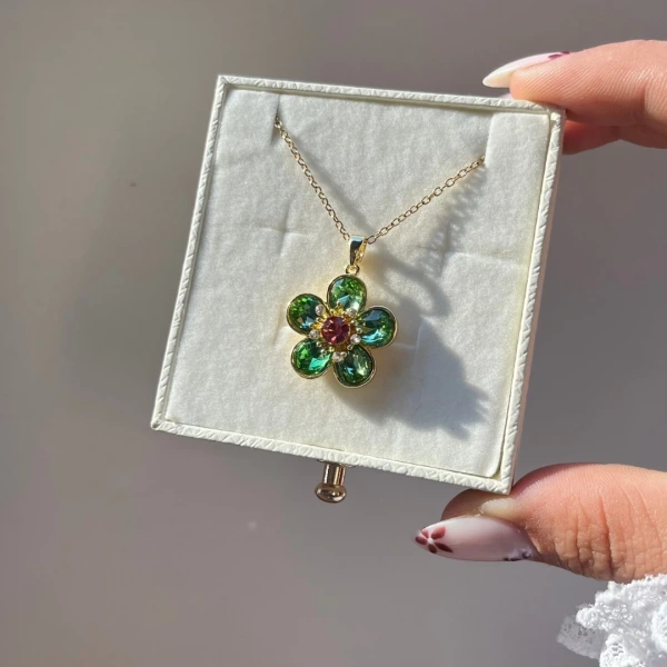 Huzur Çiçeği Kolye