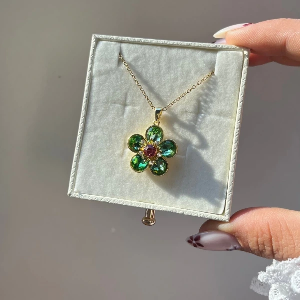 Huzur Çiçeği Kolye