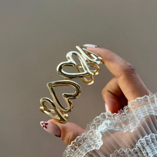 Kalp Desenli Bileklik