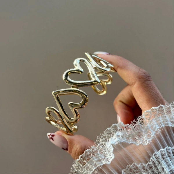 Kalp Desenli Bileklik