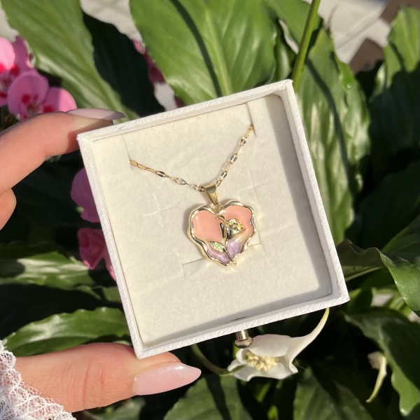 Pembe Kalp ve Gül Sanat Kolye I Çelik