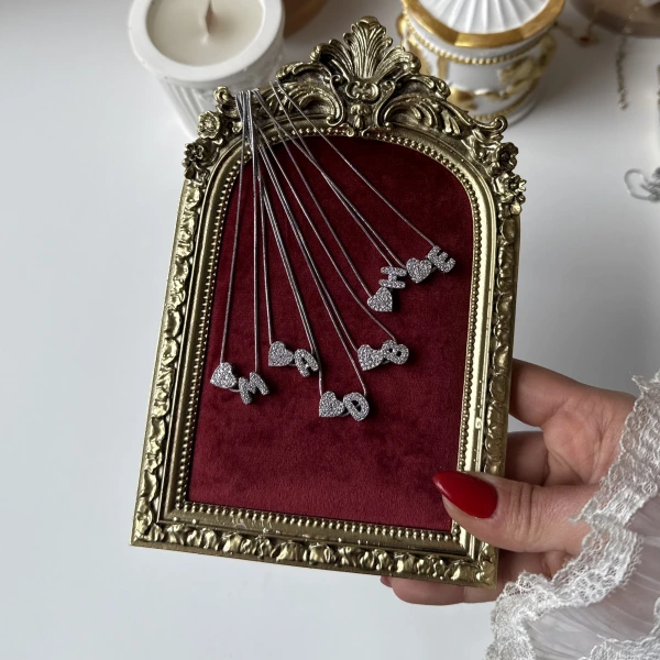 Kalpli Zirkon Harf Kolye