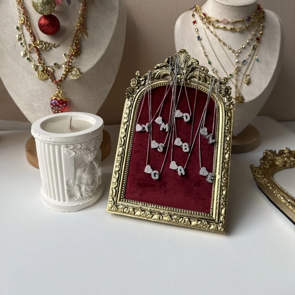 Kalpli Zirkon Harf Kolye