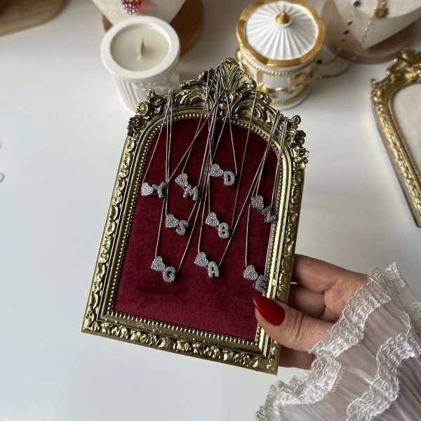 Kalpli Zirkon Harf Kolye