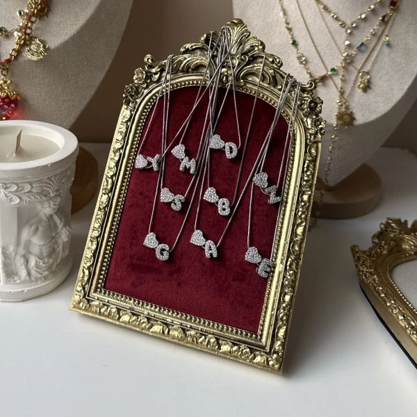 Kalpli Zirkon Harf Kolye