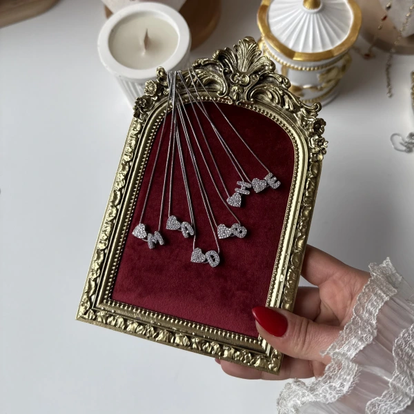 Kalpli Zirkon Harf Kolye