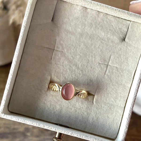 Pembe Taşlı Kanatlı Vintage Yüzük I 14 Altın Kaplama