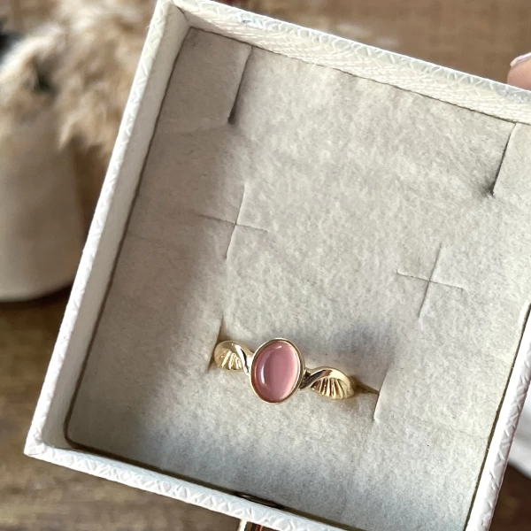 Pembe Taşlı Kanatlı Vintage Yüzük I 14 Altın Kaplama
