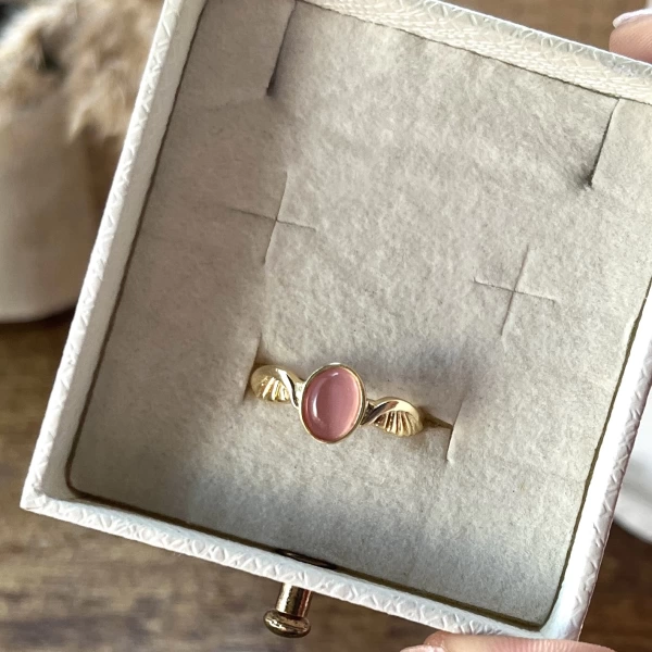 Pembe Taşlı Kanatlı Vintage Yüzük I 14 Altın Kaplama