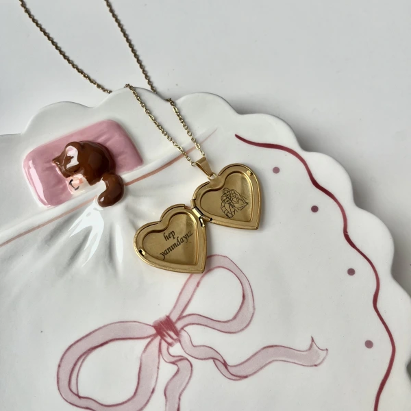 Kapaklı Portre ve Yazı Kolye(2,1 cm)