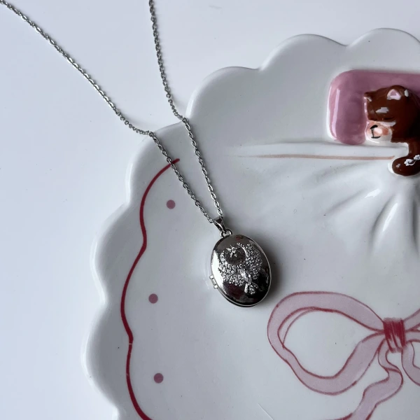 Kapaklı ve Fotoğraflı Alya Kolye