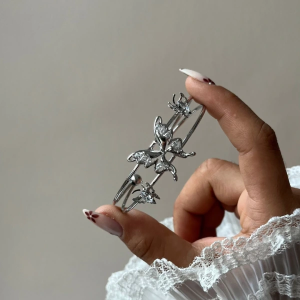 Kelebek Detaylı Kelepçe Bileklik