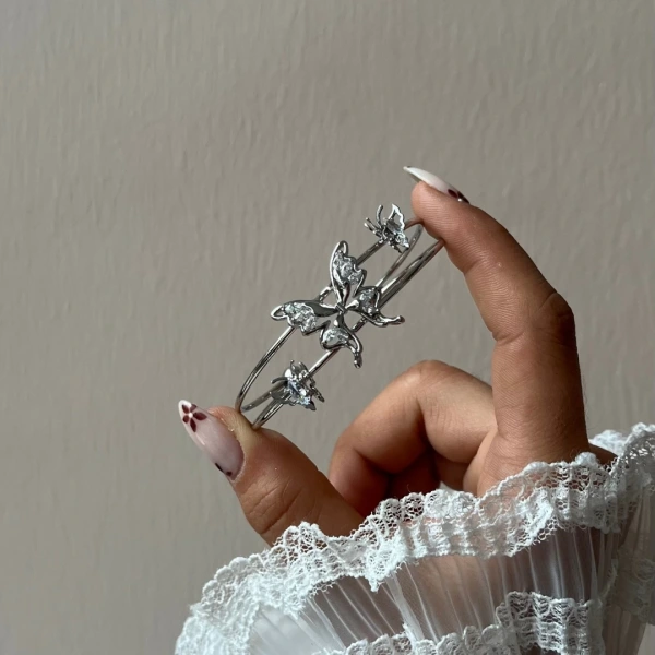 Kelebek Detaylı Kelepçe Bileklik