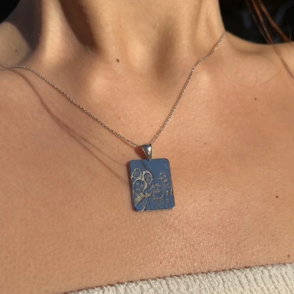 Kesik Plaka Çizgisel Portre Kolye | 925 Gümüş