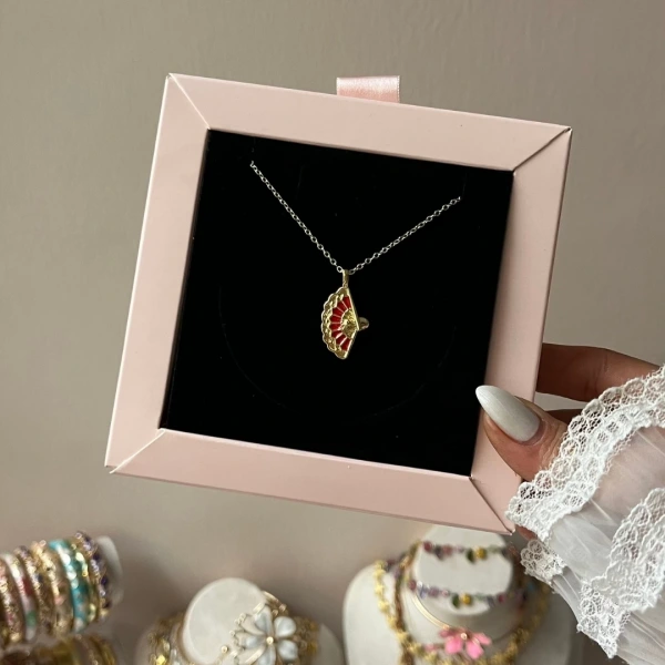 Kırmızı Yelpaze Kolye