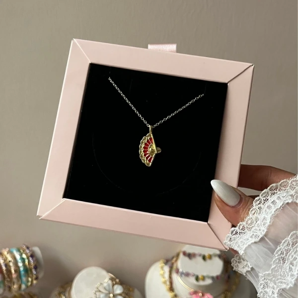 Kırmızı Yelpaze Kolye