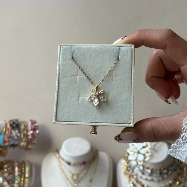 Kristal Yaprak Kolye