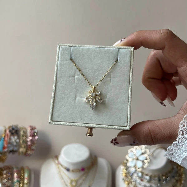 Kristal Yaprak Kolye