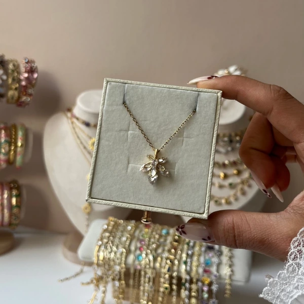 Kristal Yaprak Kolye