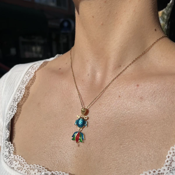 Lotus Çiçekli Mavi Balık Kolye