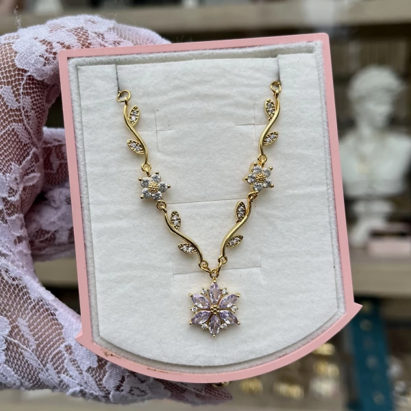 Mor Prenses Çiçeği Violet Kolye