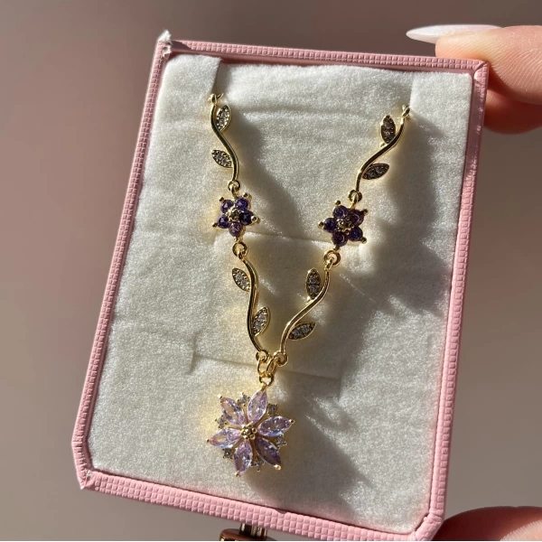 Mor Prenses Çiçeği Violet Kolye