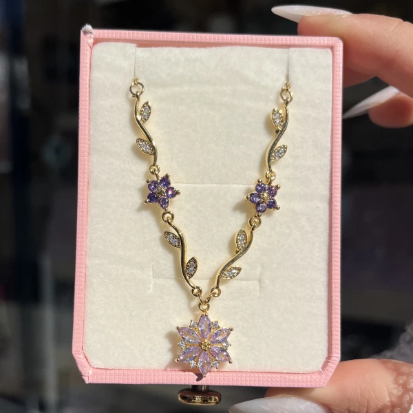 Mor Prenses Çiçeği Violet Kolye