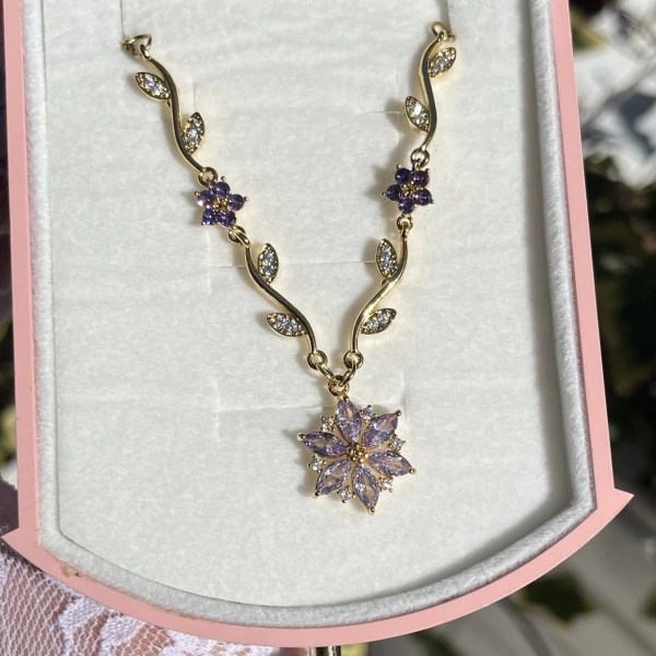 Mor Prenses Çiçeği Violet Kolye