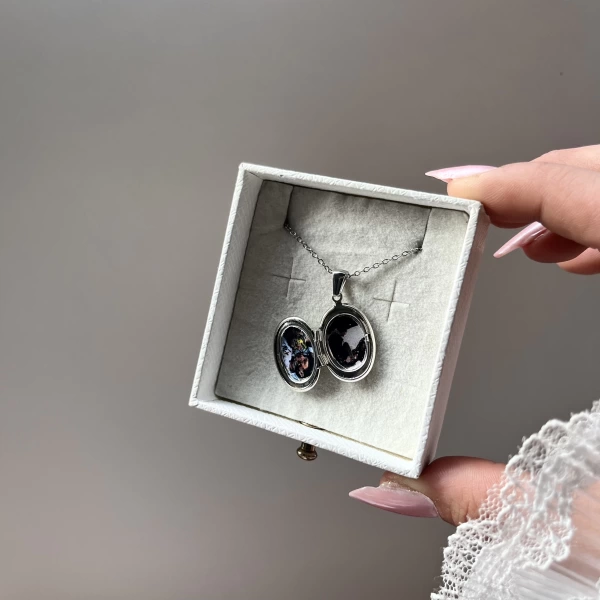 Oval Desenli Minimal Çift Fotoğraflı Kolye I Çelik (1,5 cm)