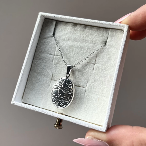 Oval Desenli Minimal Çift Fotoğraflı Kolye I Çelik (1,5 cm)