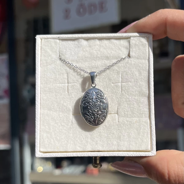 Oval Desenli Minimal Çift Fotoğraflı Kolye I Çelik (1,5 cm)