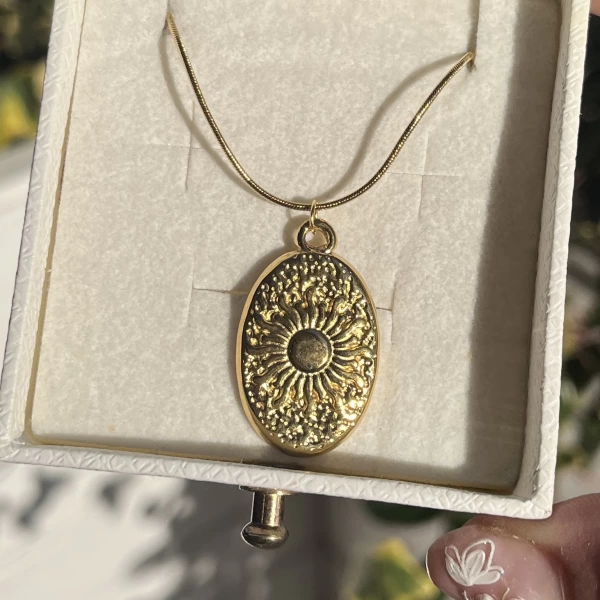 Oval Plaka Güneş Kolye I Çelik