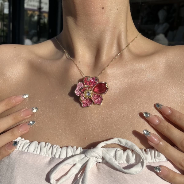 Pembe Lida Kolye